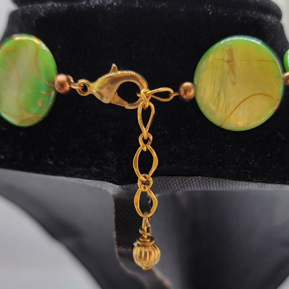 Vintage Mother of pearl necklace Green Circle Disks with Gold tone Beads 16" - Picture 4 of 5